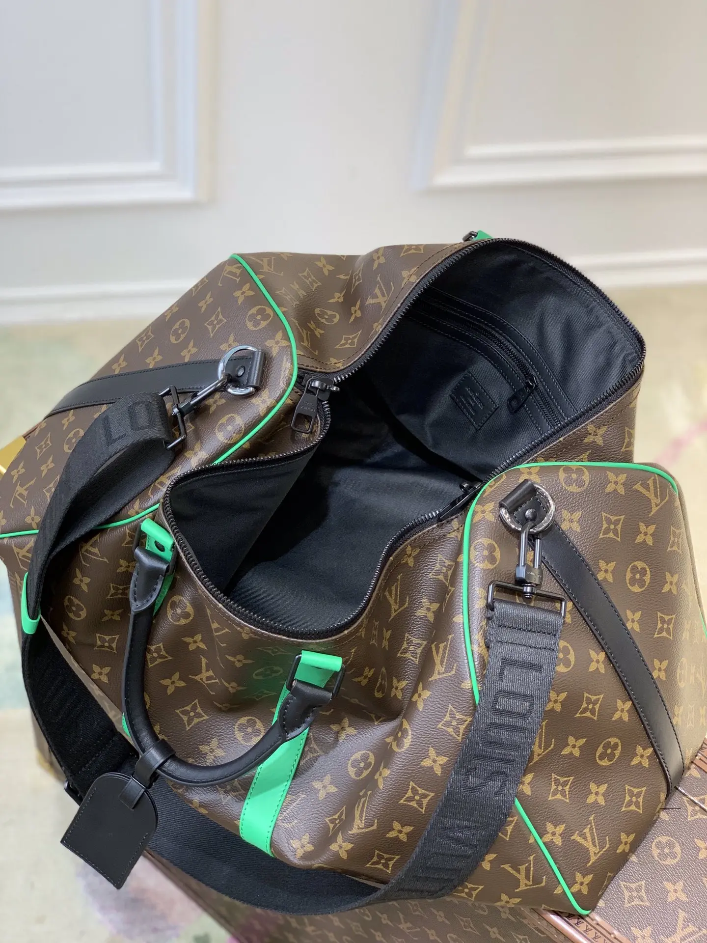 Louis Vuitton 2022 new fashion Duffle Bags M46259