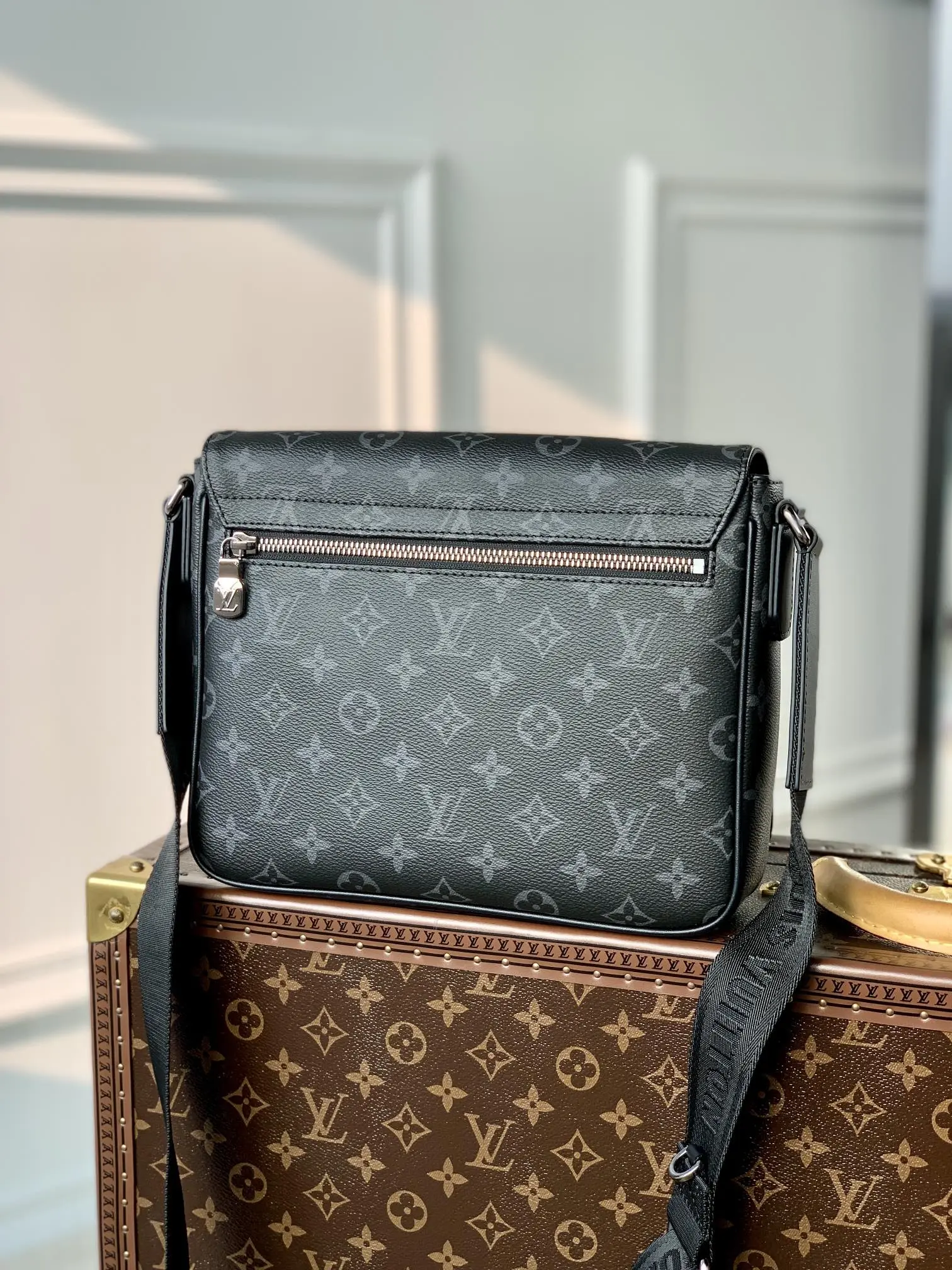 Louis Vuitton 2022 new District sling bag M46255