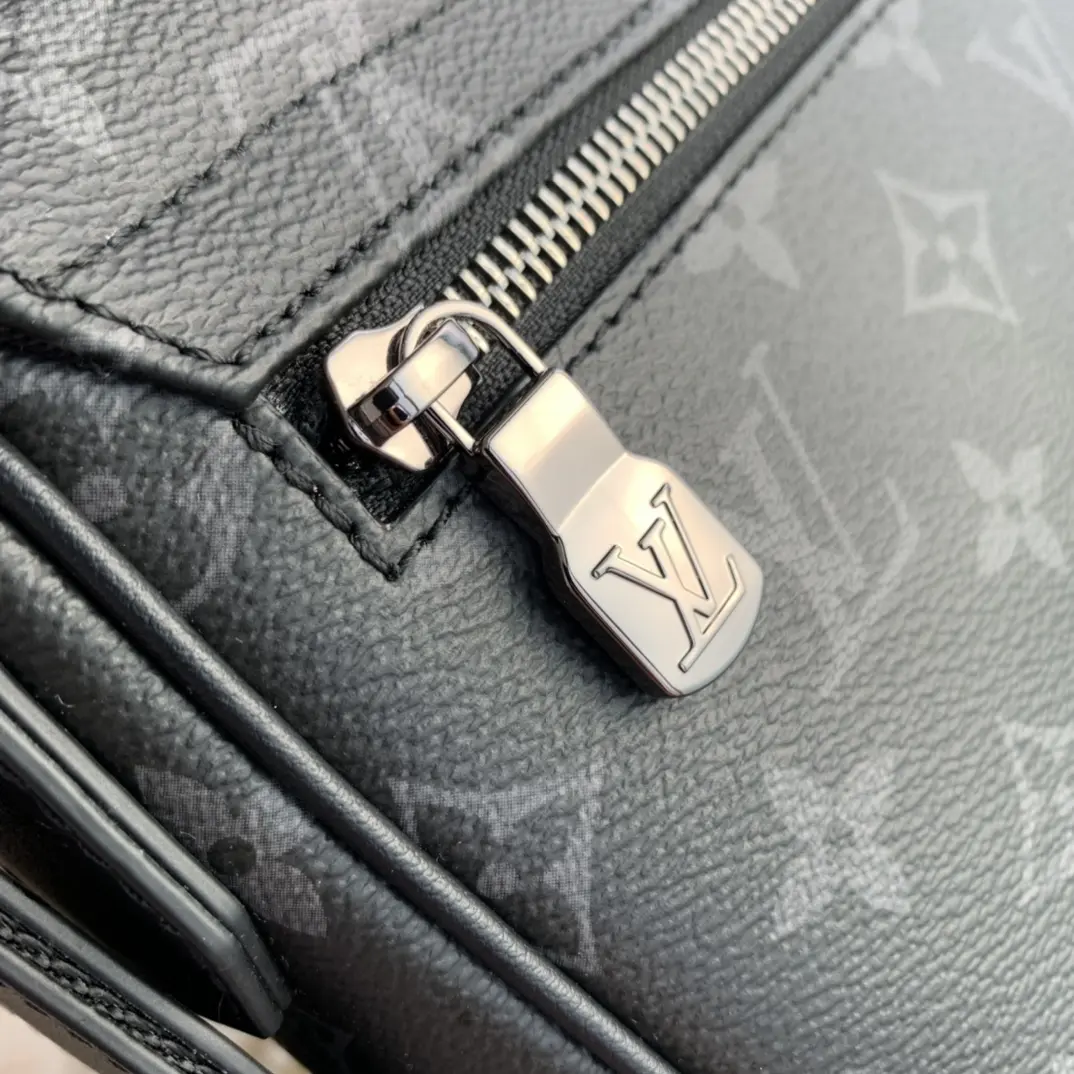 Louis Vuitton 2022 new District sling bag M46255