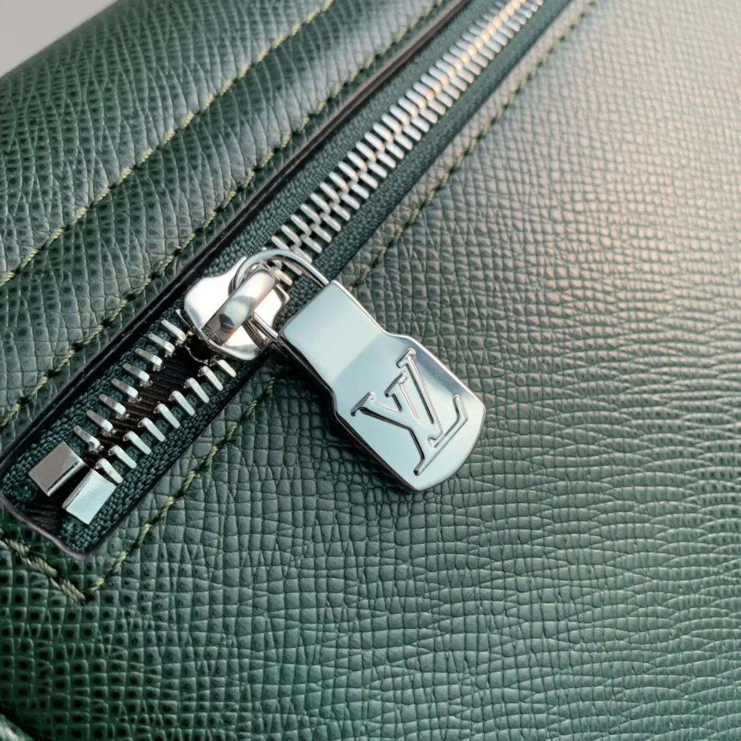 Louis Vuitton 2022 new District sling bag M30861