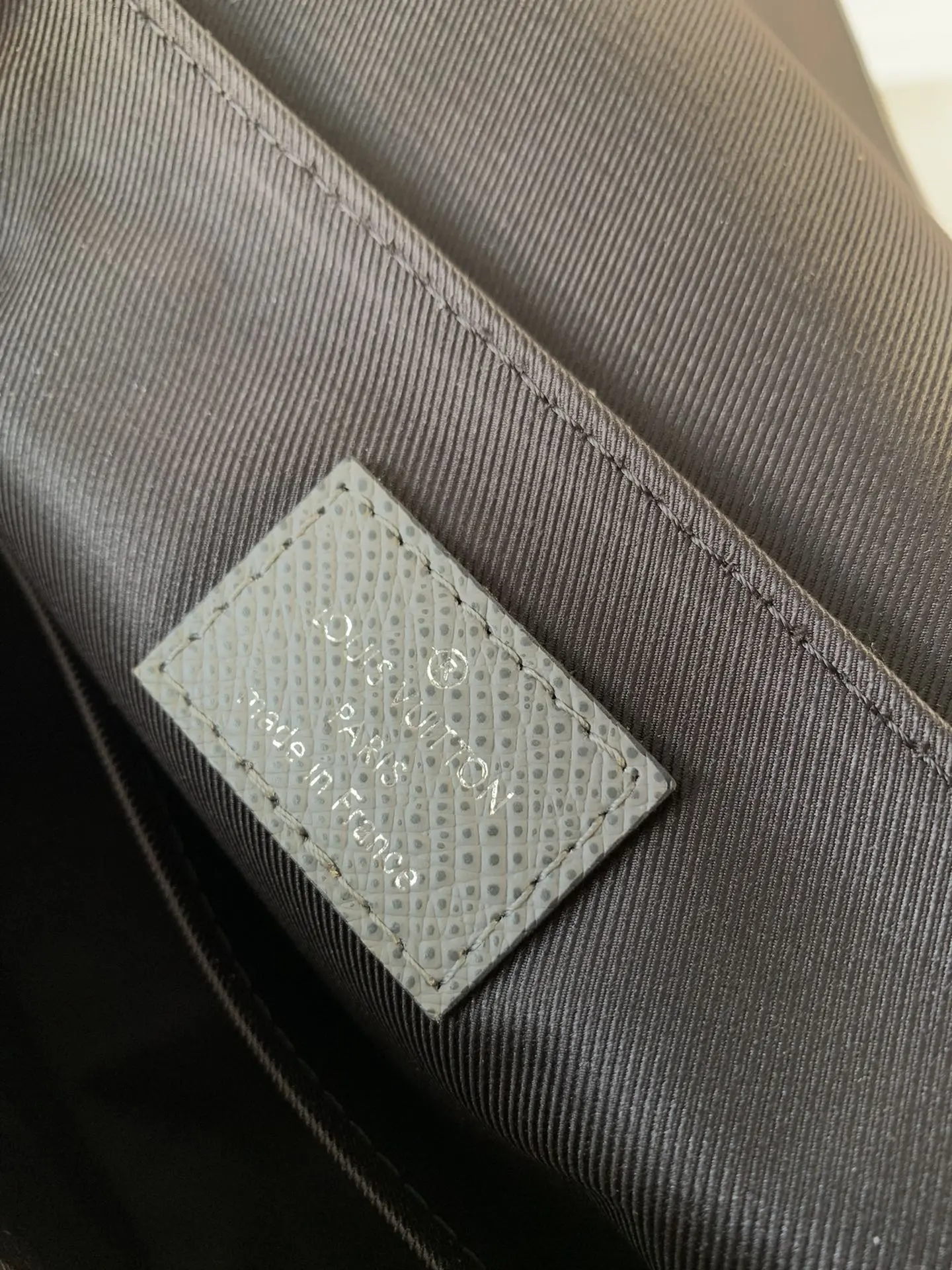 Louis Vuitton 2022 new District sling bag M30851