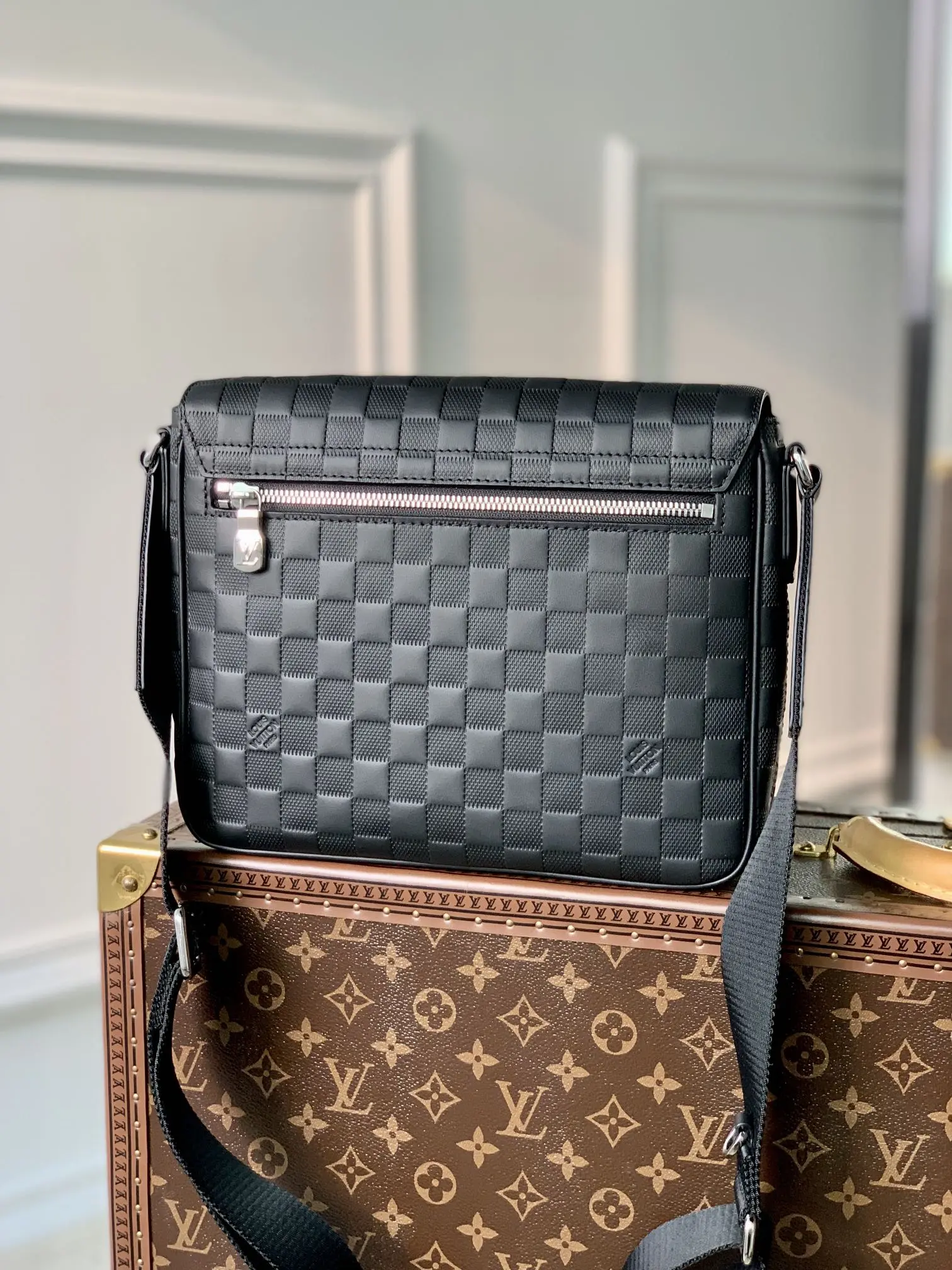 Louis Vuitton 2022 new District sling bag  N42711D