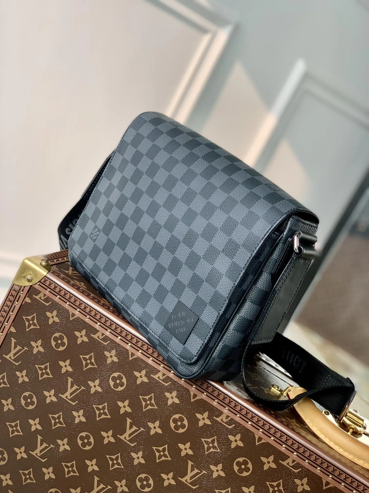 Louis Vuitton 2022 new District sling bag  N42710