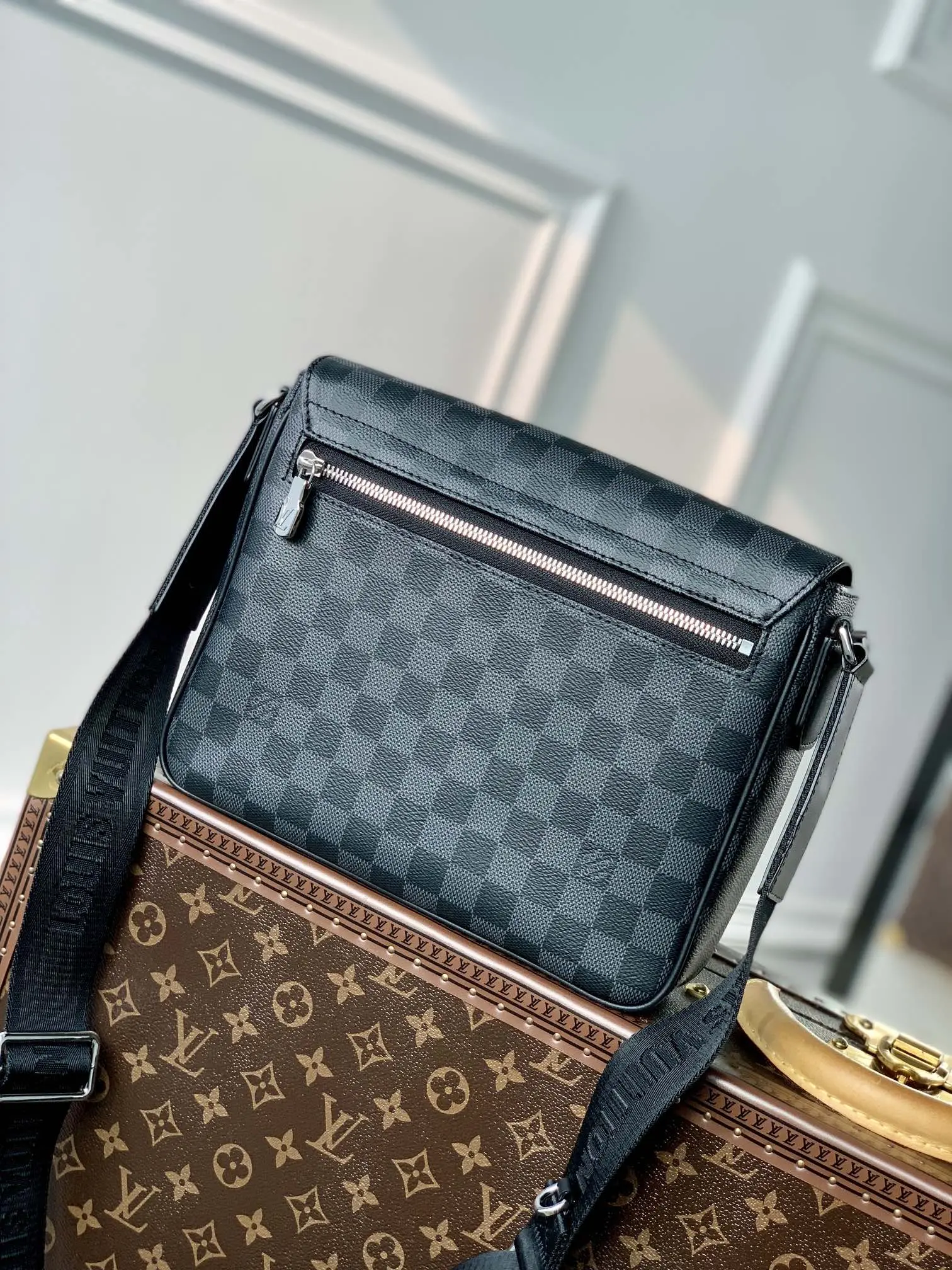 Louis Vuitton 2022 new District sling bag  N42710