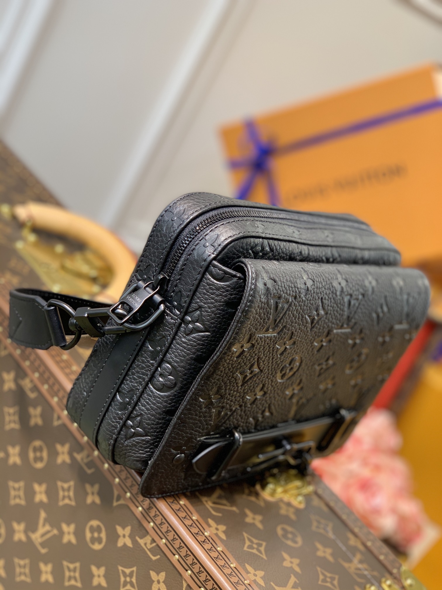 Louis Vuitton  Steamer Handbags 